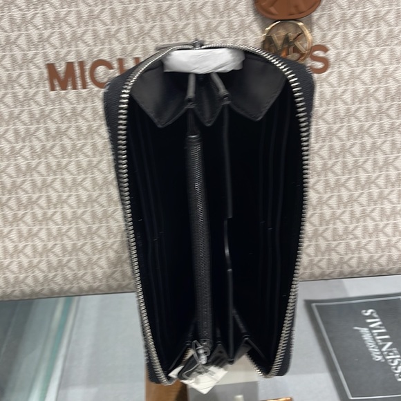 Michael Kors Men’s Women’s Cooper Tech Zip Around Wallet
Black Multi Unisex
NWT - Picture 14 of 16